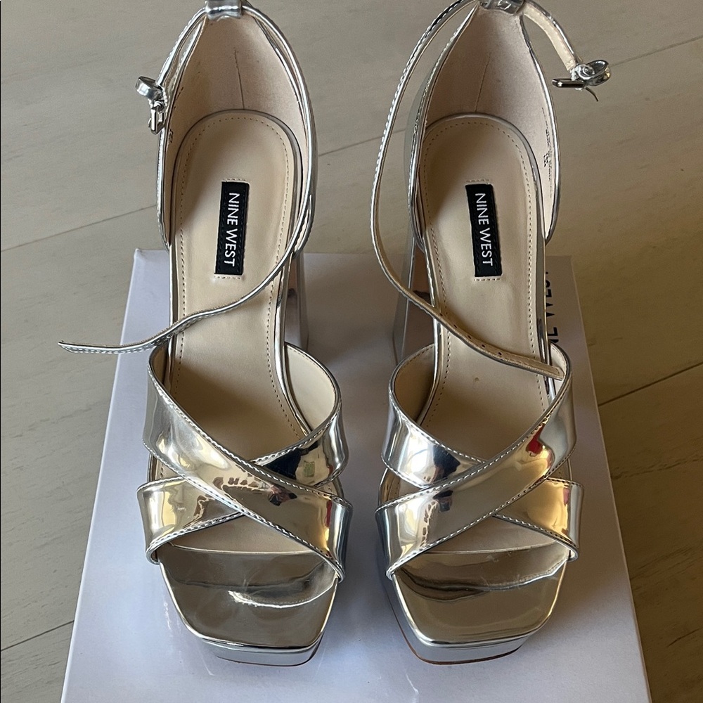 Nine West Vicky3 silver platforms - Picture 5 of 11